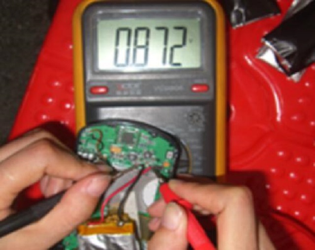 萬(wàn)用表測試聚合物鋰電池電壓